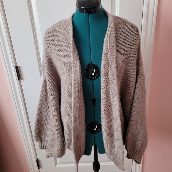 Asos fluffy oversized balloon sleeve cardigan! - Picture 5 of 8